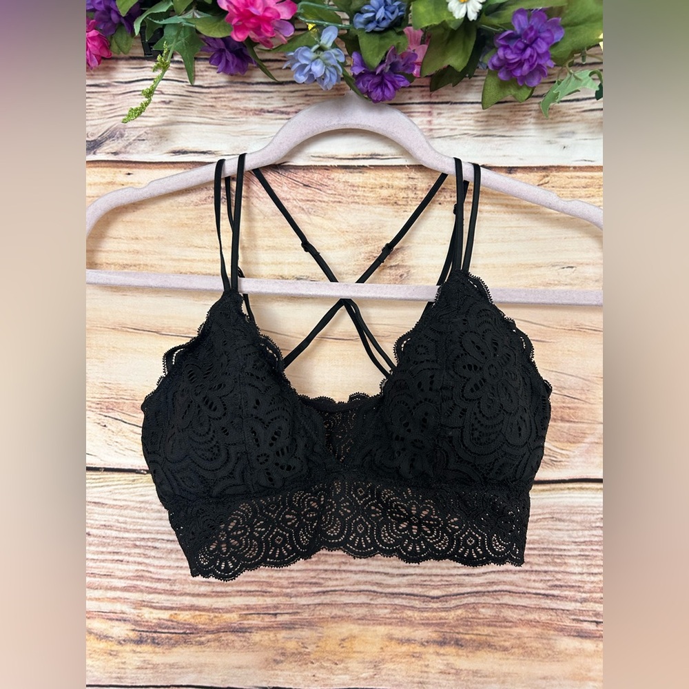 Aerie Women’s Black Triangle Cross Back Lace Bralette Size M